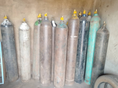 100 Gas cylinders (oxygen)